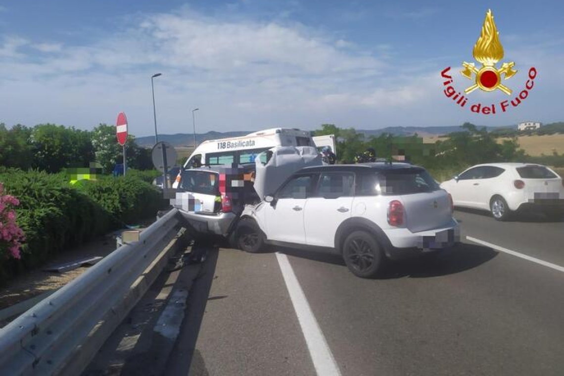 Muore una donna per incidente stradale all'ingresso di Matera