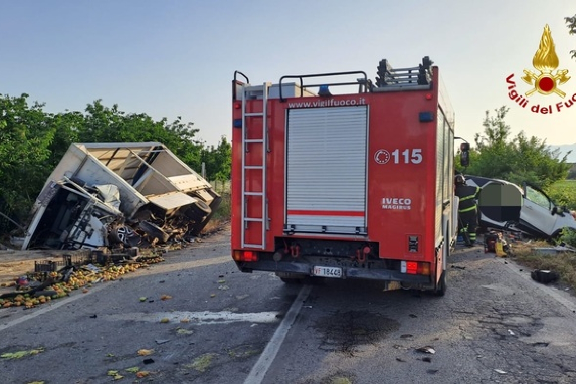 Un ragazzo morto in incidente stradale nel Casertano, due feriti