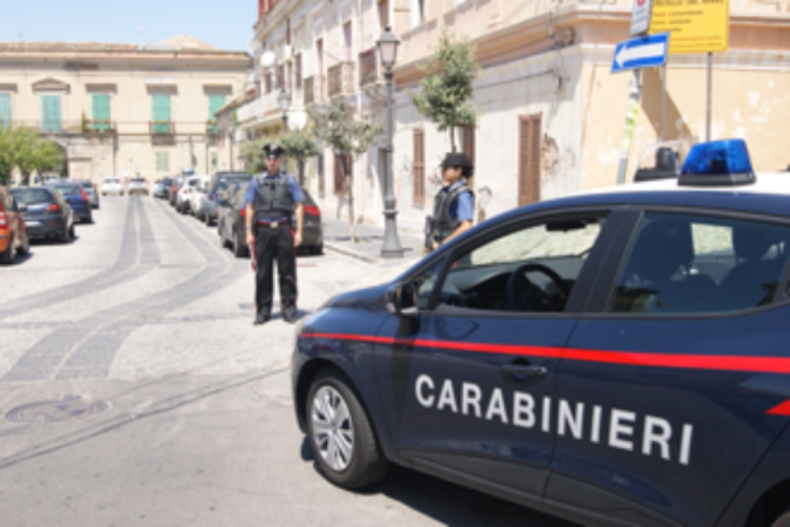 Cerca di investire un Carabinieri ad un posto di controllo, preso