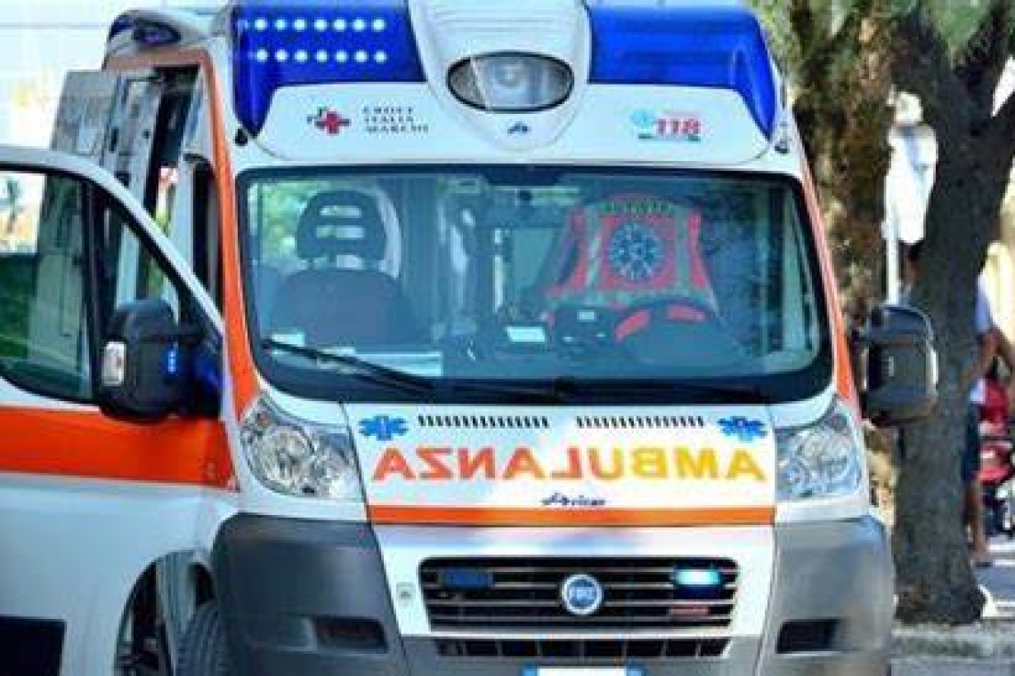 Accoltellato durante una lite con un gruppo di ragazzi, grave 36enne