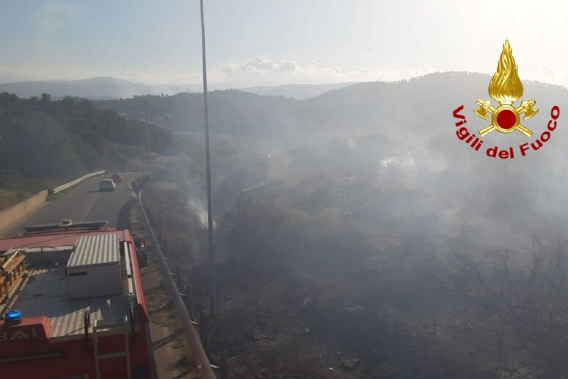 34 incendi in Calabria, Vigili del Fuoco e mezzi aerei in azione