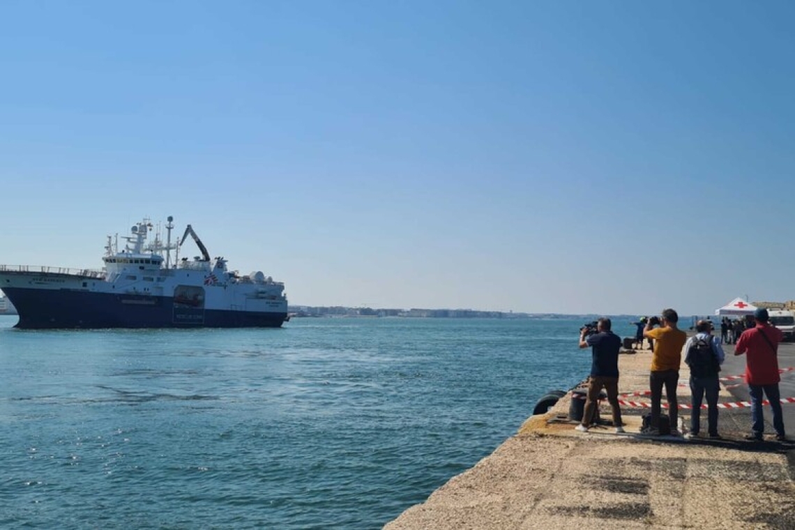 Arrivata nel porto di Bari la nave Geo Barents con 31 migranti