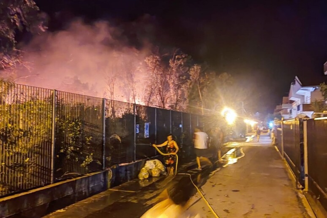 Un incendio in Calabria nell’area dell’ex stabilimento tessile