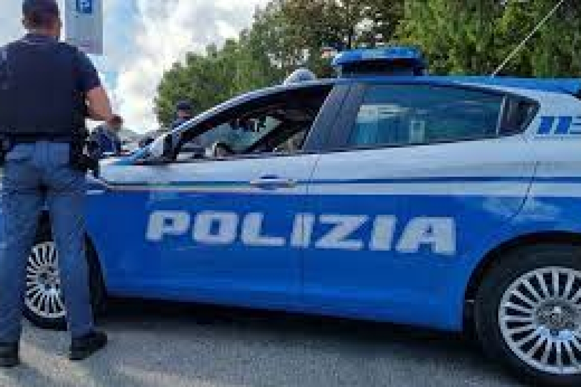 Truffano una anziana e investono un poliziotto 