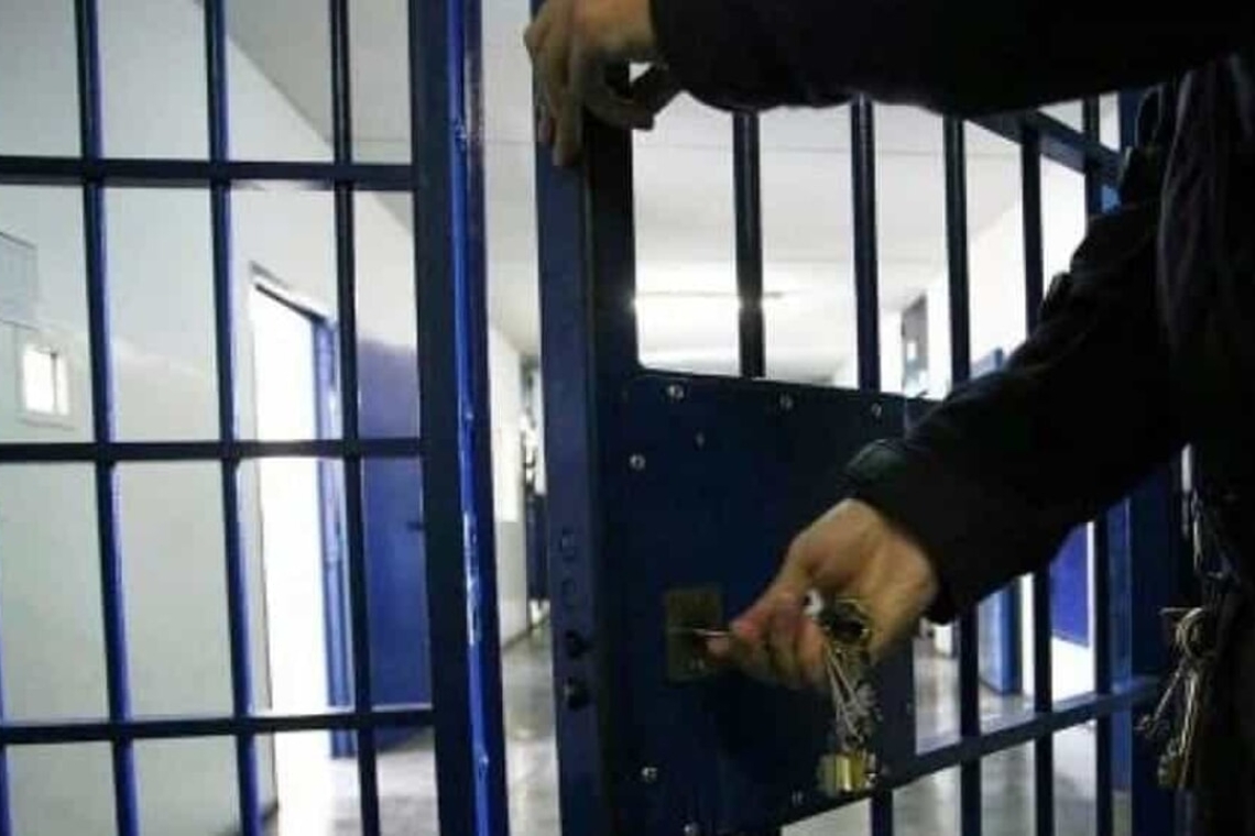 Aggressione nel carcere di Rossano, un detenuto tenta di strangolare un agente 