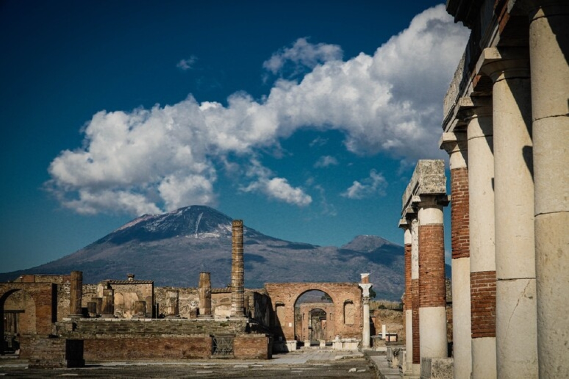 Rinvenute a Pompei scritte elettorali in casa, c'era già il “voto di scambio”