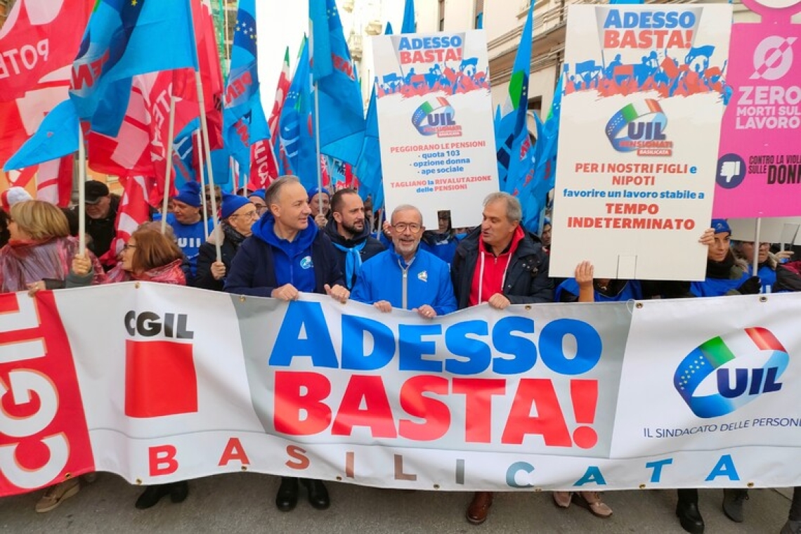 Cgil e Uil in piazza a Potenza: 'Pensionati in difficoltà'