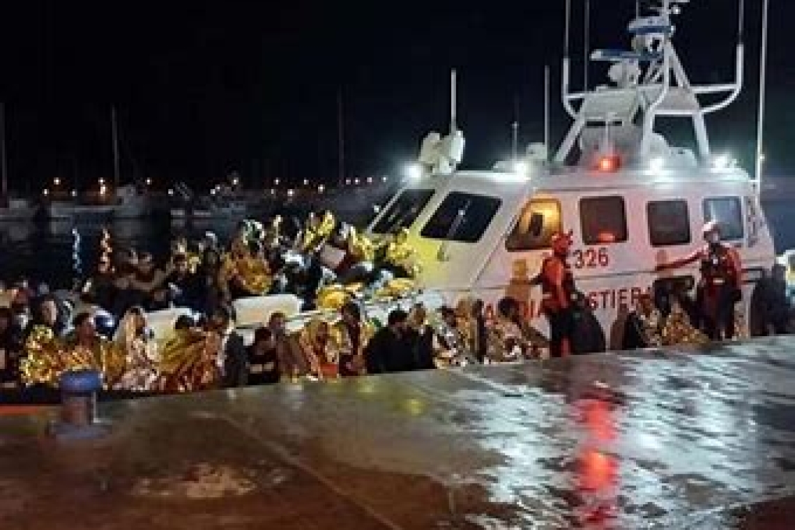 Roccella Ionica: tra i 63 migranti sbarcati anche una bimba di 6 mesi