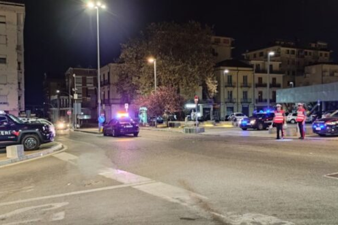 Arrestati due uomini a Lamezia Terme: trovati con pistola e coltelli nascosti sotto il sedile del fuoristrada