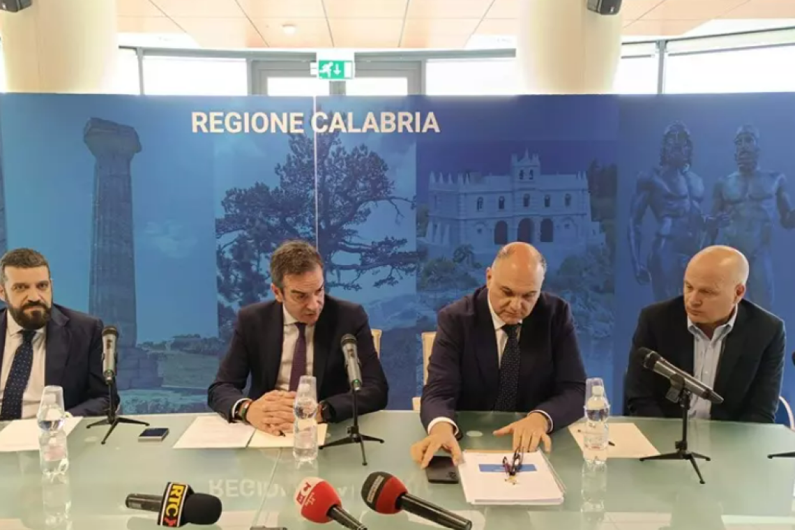 Occhiuto presenta il Piano regionale da 183 milioni per l'occupazione in Calabria