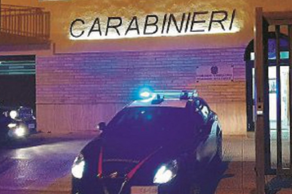 Finge di essere maresciallo dei carabinieri per truffare anziane: arrestato un diciottenne